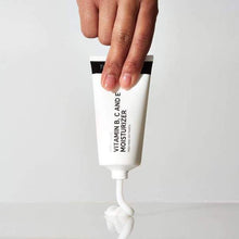 Cargar imagen en el visor de la galería, VITAMIN B,C Y E MOISTURIZER