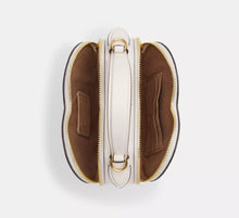 Cargar imagen en el visor de la galería, HEAR CROSSBODY WITH HEART PRINT
