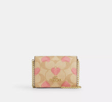 Cargar imagen en el visor de la galería, BOXED MINI WALLET ON A CHAIN HEART PRINT
