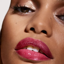 Cargar imagen en el visor de la galería, GLOSS BOMB UNIVERSAL LIP LUMINIZER/ Fuchsia Flex
