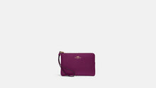Cargar imagen en el visor de la galería, WRISTLET CORNER ONE ZIP
