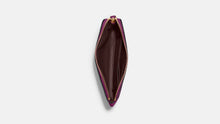 Cargar imagen en el visor de la galería, WRISTLET CORNER ONE ZIP
