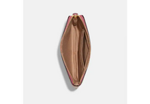 Cargar imagen en el visor de la galería, CORNER ZIP WRISTLET IN SIGNATURE CANVAS WITH HEART PRINT
