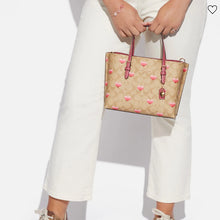 Cargar imagen en el visor de la galería, MOLLIE TOTE 25 IN SIGNATURE CANVAS WITH STRIPE HEART PRINT
